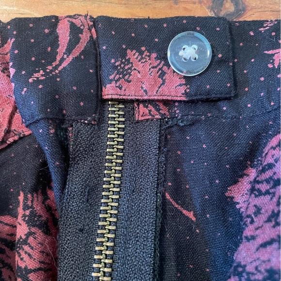 Silence + Noise red and black floral mini skirt - Picture 5 of 8